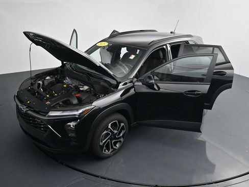Used 2025 Chevrolet Trax RS w/ Driver Confidence Package FWD image 40
