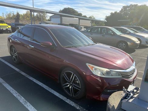 Used 2017 Honda Accord Sport image 2