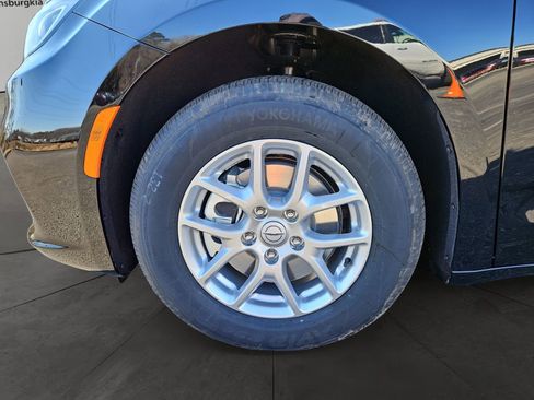 New 2026 Chrysler Pacifica Select image 14