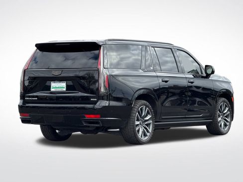 Used 2022 Cadillac Escalade ESV Sport Platinum image 3