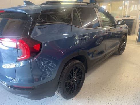 Used 2024 GMC Terrain SLE w/ Driver Convenience Package image 5