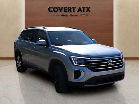 Used 2025 Volkswagen Atlas SE image 7