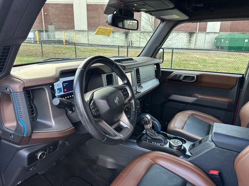 Certified 2023 Ford Bronco Outer Banks w/ Sasquatch Package image 11