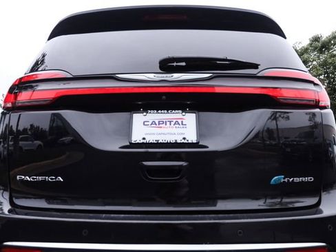 Used 2022 Chrysler Pacifica Touring-L w/ Uconnect Theater Family Group FWD image 18