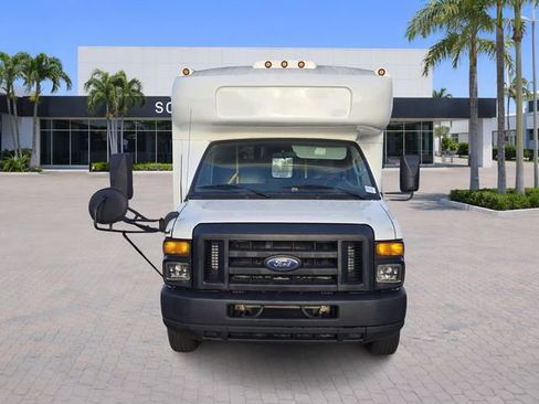 Used 2011 Ford E-450 and Econoline 450 Super Duty RWD image 2
