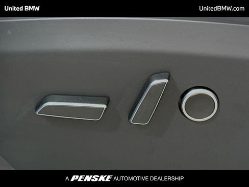 Used 2022 Tesla Model X image 4