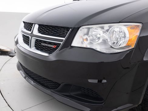 Used 2016 Dodge Grand Caravan American Value Package FWD image 16