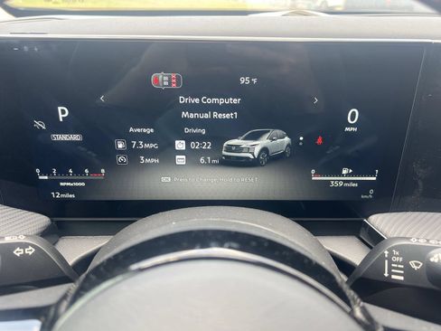 New 2026 Nissan Kicks SR FWD image 12