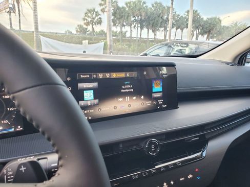 New 2026 Nissan Murano SV image 8