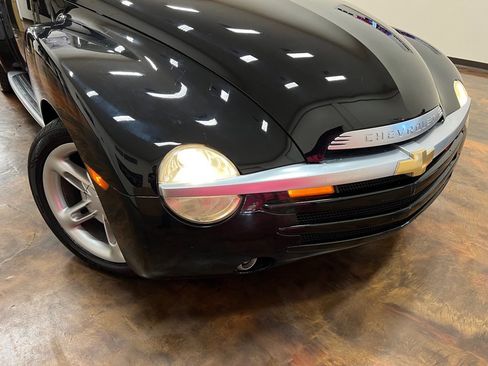 Used 2004 Chevrolet SSR w/ Preferred Equipment Group image 44