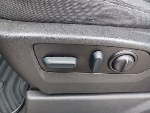 Used 2022 Chevrolet Silverado 2500 Custom w/ Custom Value Package image 32