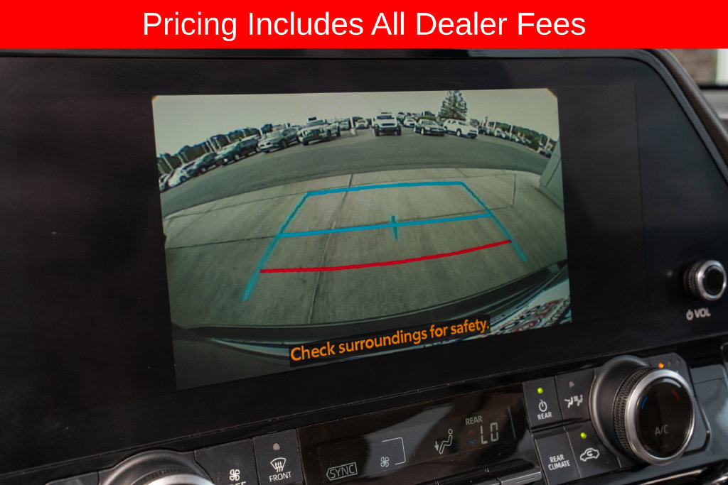 Used 2024 Toyota Highlander XLE FWD image 16