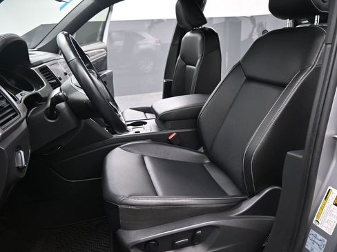 Used 2020 Volkswagen Atlas Cross Sport SE image 12