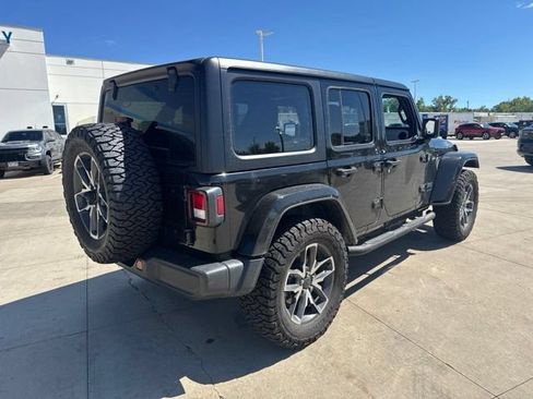 Used 2024 Jeep Wrangler Unlimited AWD/4WD image 5