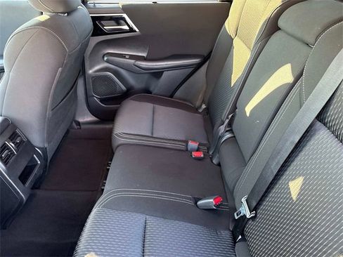 Used 2024 Mitsubishi Outlander ES image 17