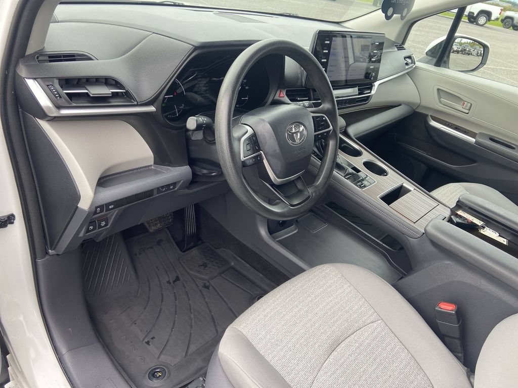 Used 2021 Toyota Sienna LE FWD image 10