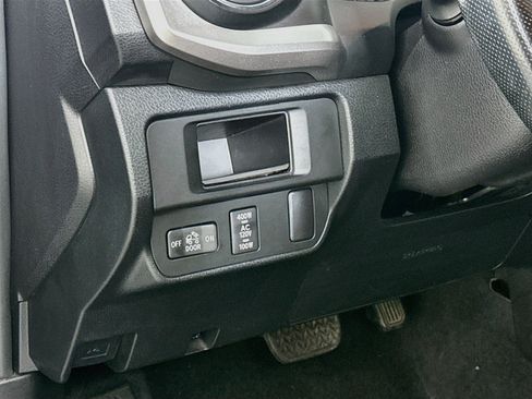 Used 2016 Toyota Tacoma Limited w/ Towing Package AWD/4WD image 17