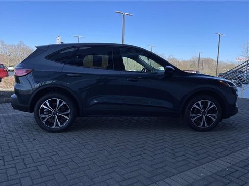 Used 2022 Ford Escape SE w/ SE Sport Appearance Package AWD/4WD image 6