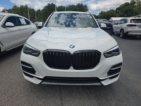 Certified 2023 BMW X5 xDrive40i w/ Parking Assistance Package AWD/4WD image 2