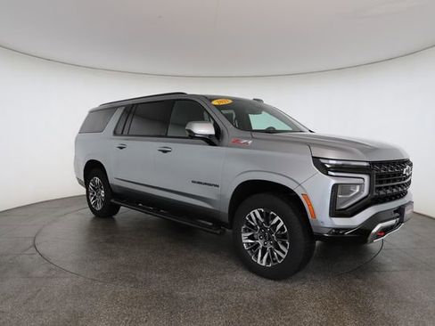 Used 2025 Chevrolet Suburban Z71 image 27