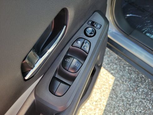 Used 2023 Nissan Kicks SR w/ SR Premium Package FWD image 13