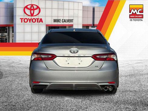 Used 2020 Toyota Camry SE FWD image 4