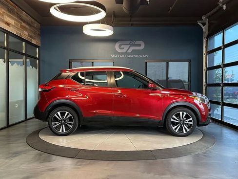 Used 2020 Nissan Kicks SV FWD image 2
