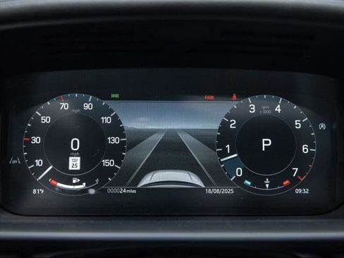 New 2025 Land Rover Discovery S image 23