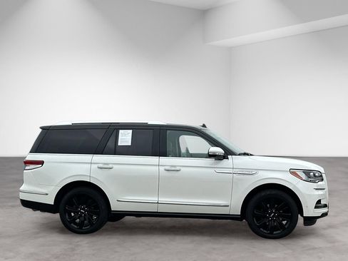Used 2024 Lincoln Navigator Reserve AWD/4WD image 8