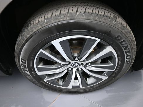Used 2024 Toyota Venza LE AWD/4WD image 12