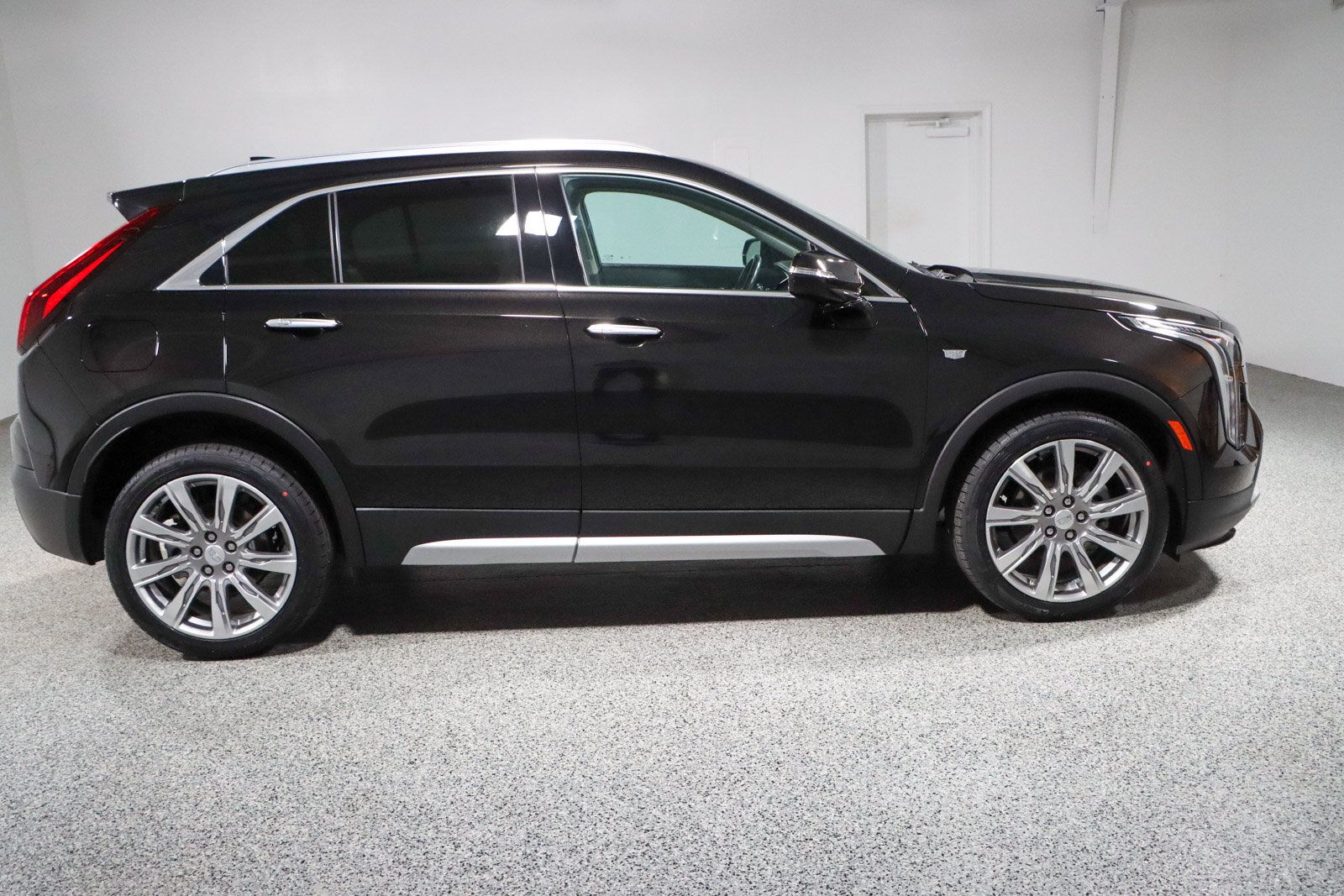 Used 2023 Cadillac XT4 Premium Luxury w/ Cold Weather Package FWD image 6