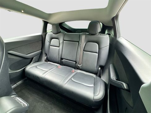 Used 2021 Tesla Model Y Long Range image 13