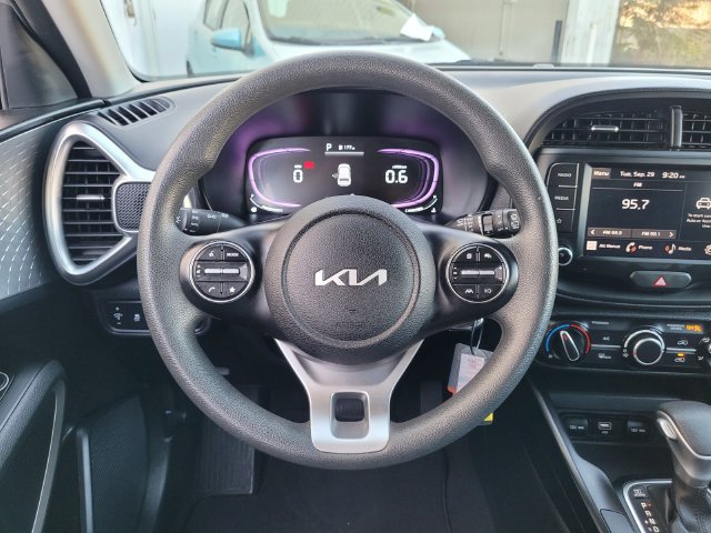 Certified 2025 Kia Soul LX w/ LX Technology Package FWD image 18