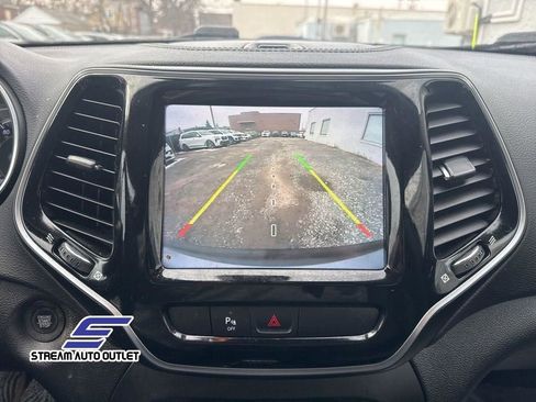 Used 2019 Jeep Cherokee Limited image 17