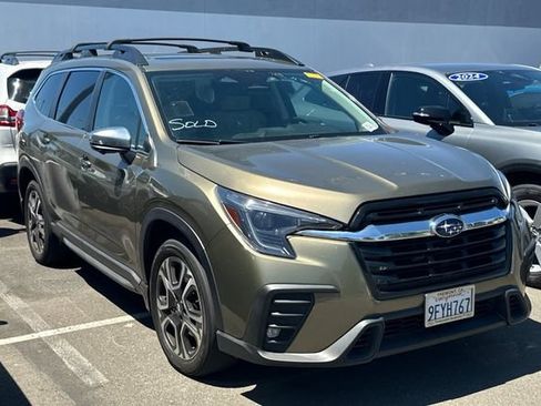 Used 2023 Subaru Ascent Limited w/ Technology Package AWD/4WD image 2