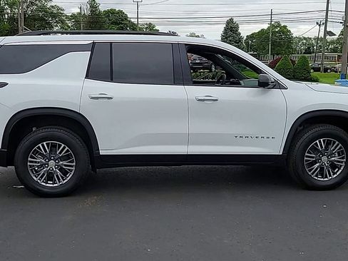 Certified 2024 Chevrolet Traverse LT AWD/4WD image 9