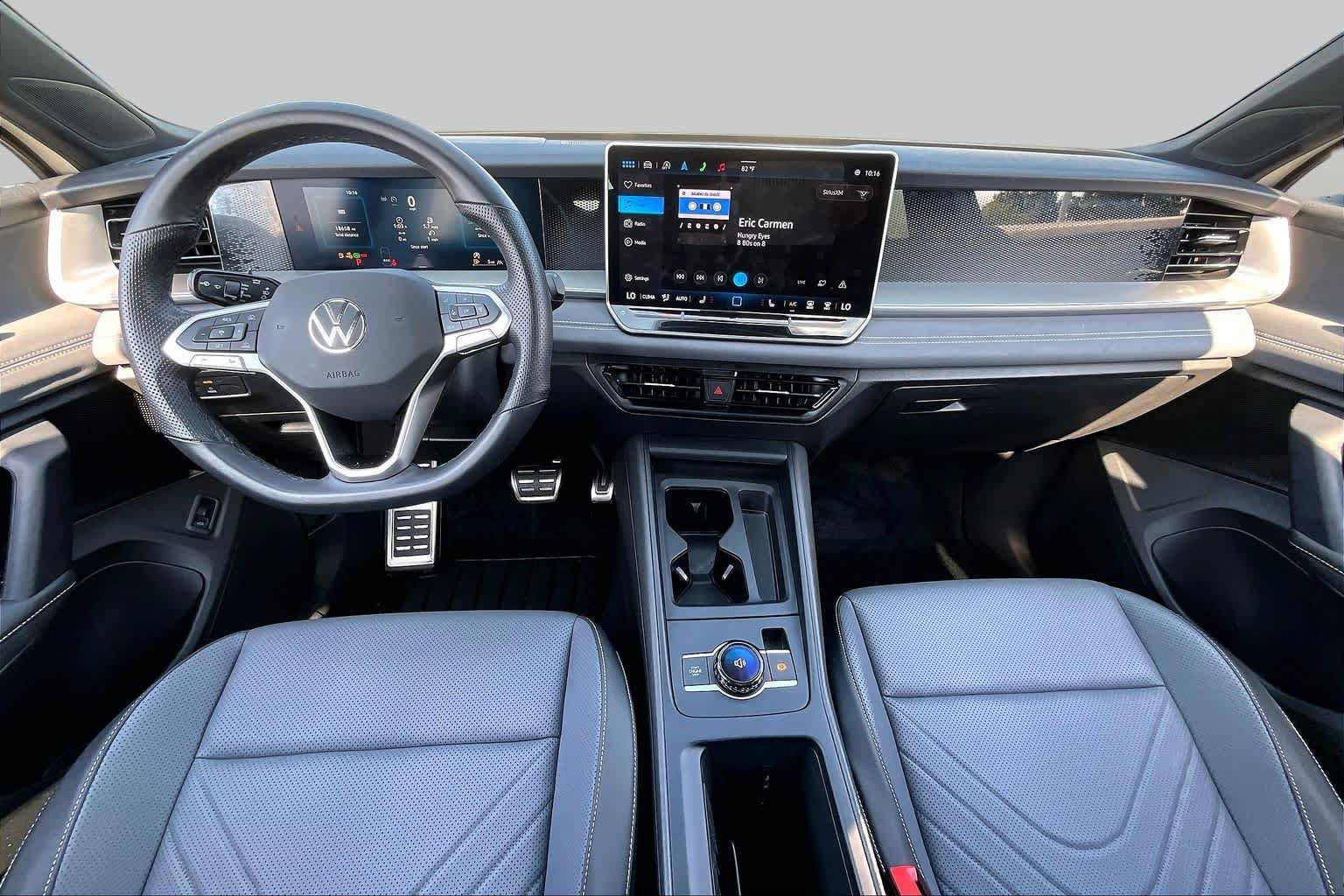 Used 2025 Volkswagen Tiguan SE R-Line AWD/4WD image 14