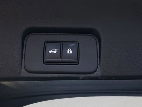 Certified 2025 Nissan Rogue SV image 27