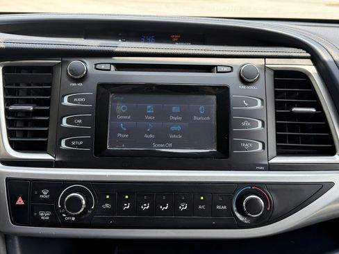 Used 2016 Toyota Highlander LE FWD image 29