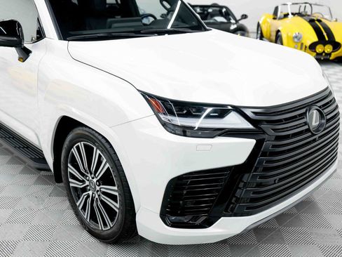Used 2024 Lexus LX 600 4WD w/ Appearance Package image 15