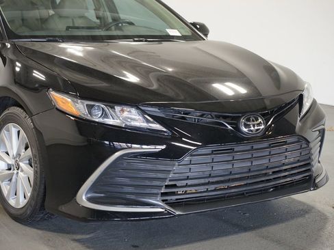 Certified 2022 Toyota Camry LE image 4