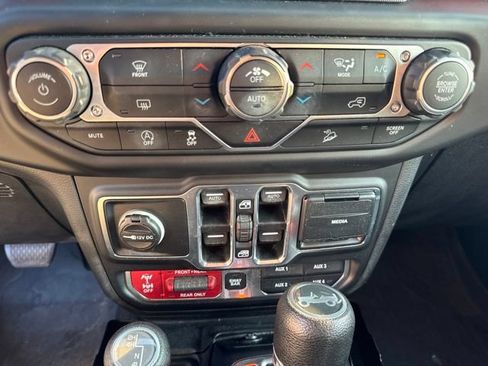Used 2018 Jeep Wrangler Unlimited Rubicon AWD/4WD image 29