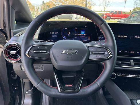 Used 2025 Chevrolet Equinox EV RS image 12