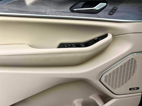 Used 2023 Jeep Grand Cherokee 4xe w/ Luxury Tech Group II image 16