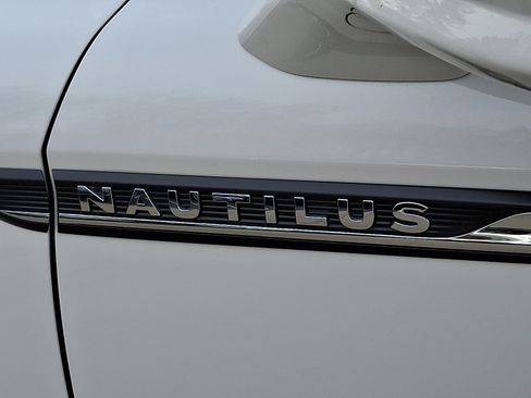 Used 2023 Lincoln Nautilus Reserve image 29