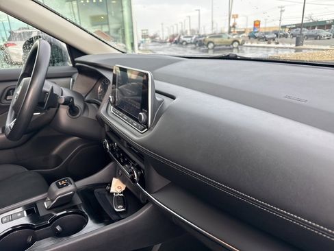 Used 2024 Nissan Rogue S image 7
