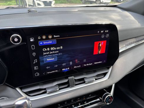 Used 2025 Chevrolet Equinox LT FWD image 17