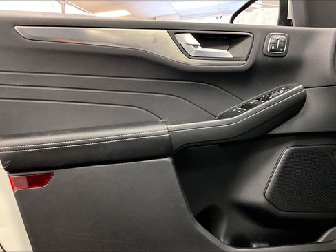 Used 2022 Ford Escape Titanium w/ Class II Trailer Tow Package image 22