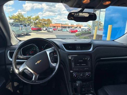 Used 2017 Chevrolet Traverse LT AWD/4WD image 2