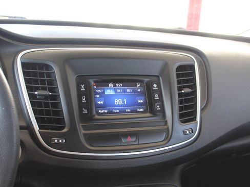 Used 2015 Chrysler 200 Limited FWD image 8